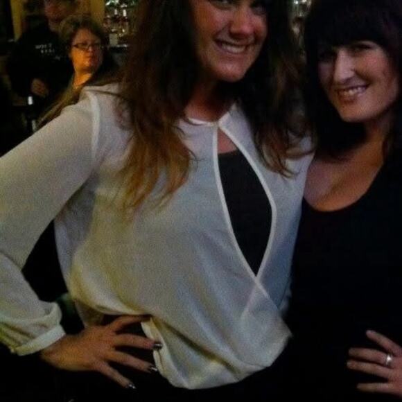 Sans Souci sheer blouse with front wrap style cut out - Picture 5 of 9